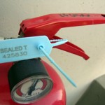 TWIGGYSEAL: adjustable plastic seal for fire extinguishers